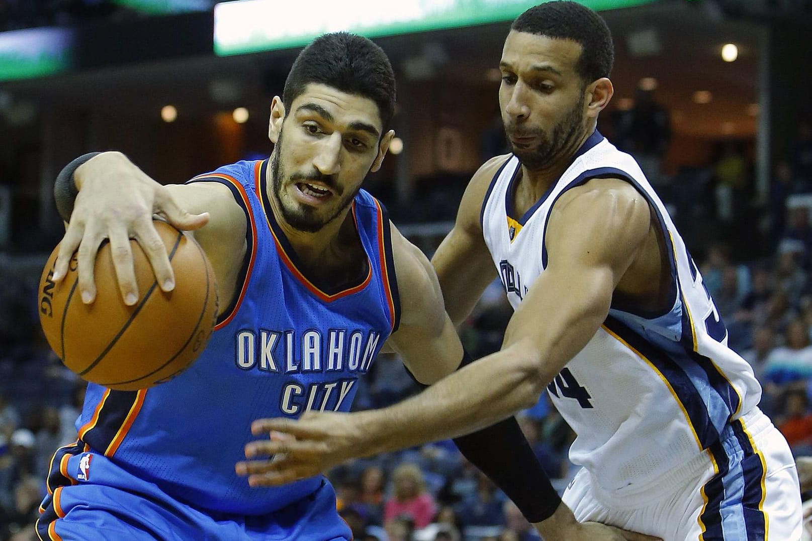 Enes Kanter (l.) spielt seit 2015 für Oklahoma City Thunder.