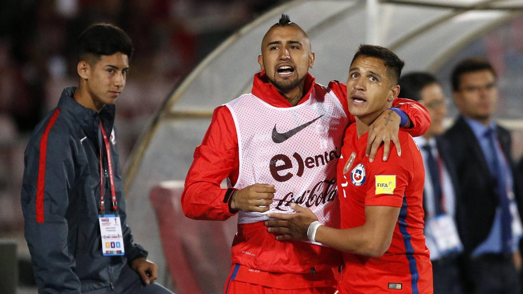 Teamkollegen in der chilenischen Nationalmannschaft und bald auch gemeinsam beim Confed-Cup in Russland: Arturo Vidal (l.) und Alexis Sanchez.