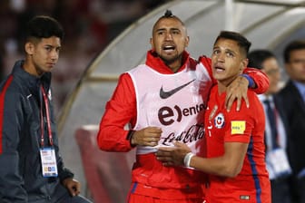 Teamkollegen in der chilenischen Nationalmannschaft und bald auch gemeinsam beim Confed-Cup in Russland: Arturo Vidal (l.) und Alexis Sanchez.