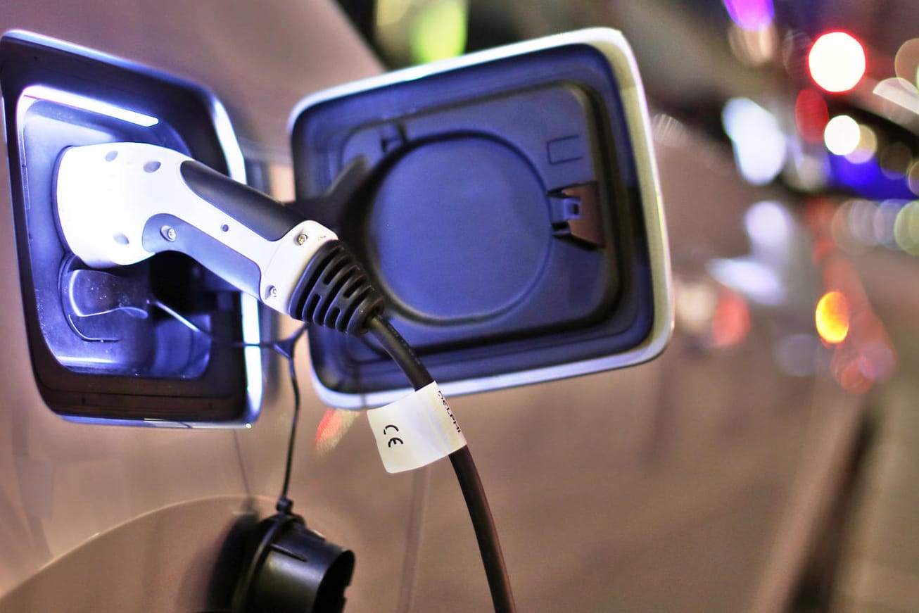 VDA: Deutsche Autoindustrie will bis 2020 rund 40 Milliarden Euro in die E-Mobilität investieren.