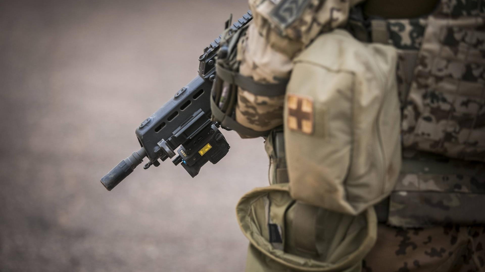 Ein Budneswehrsoldat hat offenbar Sympathie für einen "Putsch" erkennen lassen. (Symbolfoto) Ein Budneswehrsoldat hat offenbar Sympathie für einen "Putsch" erkennen lassen. (Symbolfoto)