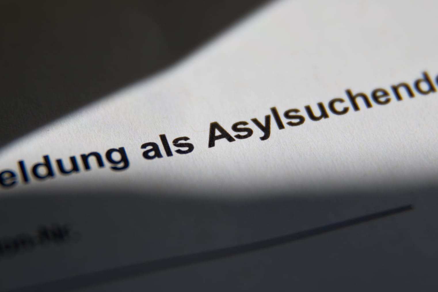 Auf Grund einer womöglich "unmenschlichen oder erniedrigenden Behandlung" ist die Abschiebung eines Syrers gestoppt worden. (Symbolbild)