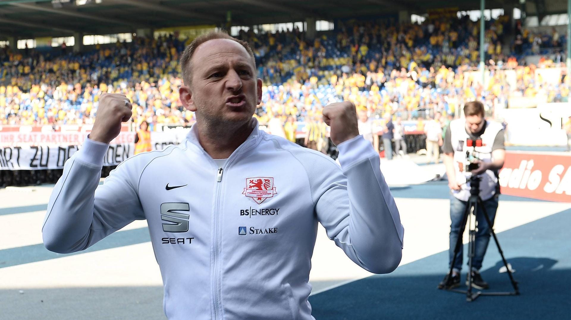 Torsten Lieberknecht ist seit 2008 Cheftrainer von Eintracht Braunschweig. Torsten Lieberknecht ist seit 2008 Cheftrainer von Eintracht Braunschweig.