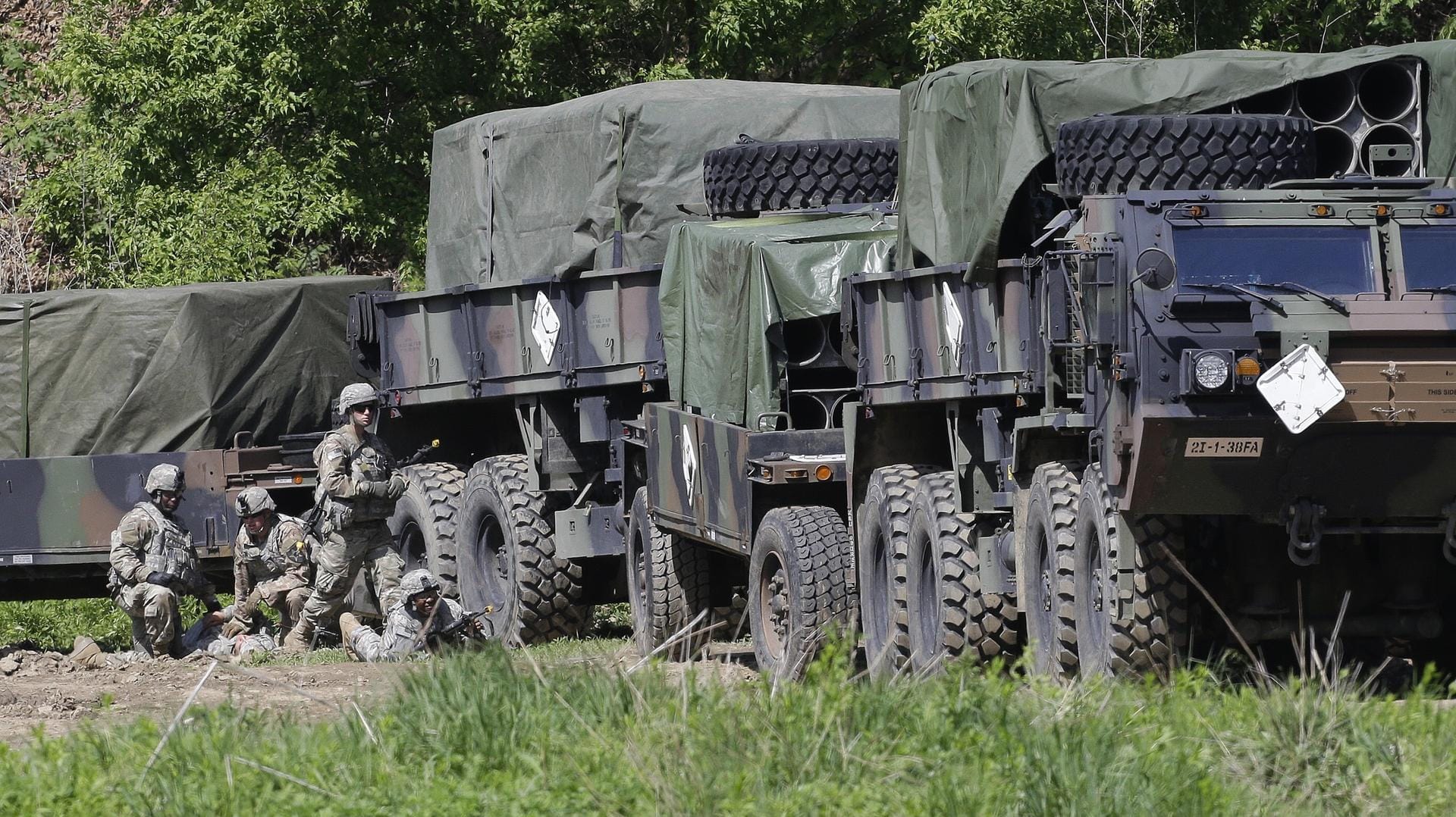 US-Soldaten führen am 14.05.2017 in Südkorea eine jährlich stattfindene Militärübung an der Grenze zu Nordkorea durch. US-Soldaten führen am 14.05.2017 in Südkorea eine jährlich stattfindene Militärübung an der Grenze zu Nordkorea durch.