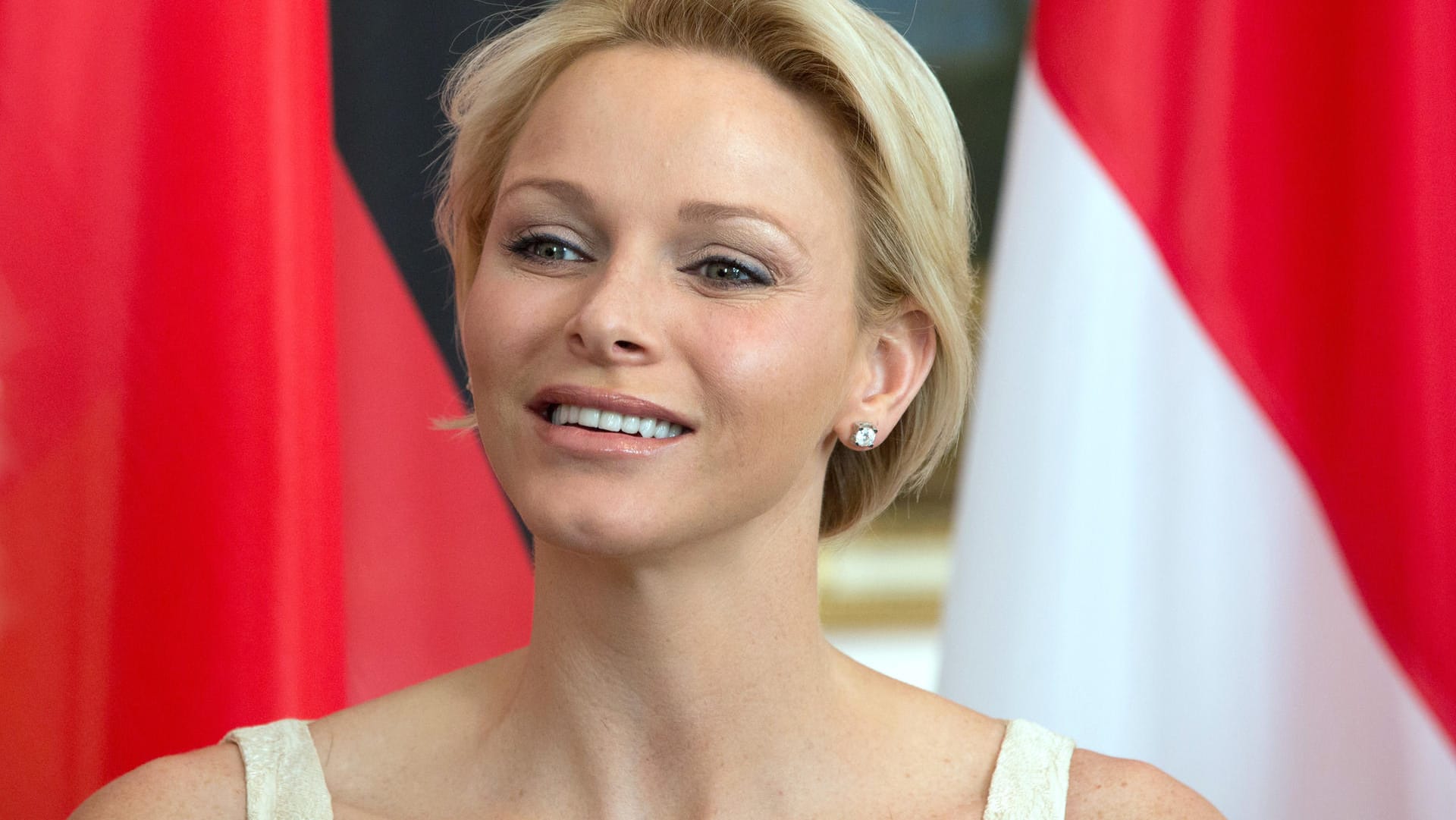 Fürstin Charlène von Monaco hätte man ein so gelöstes Bild gar nicht zugetraut. Fürstin Charlène von Monaco hätte man ein so gelöstes Bild gar nicht zugetraut.