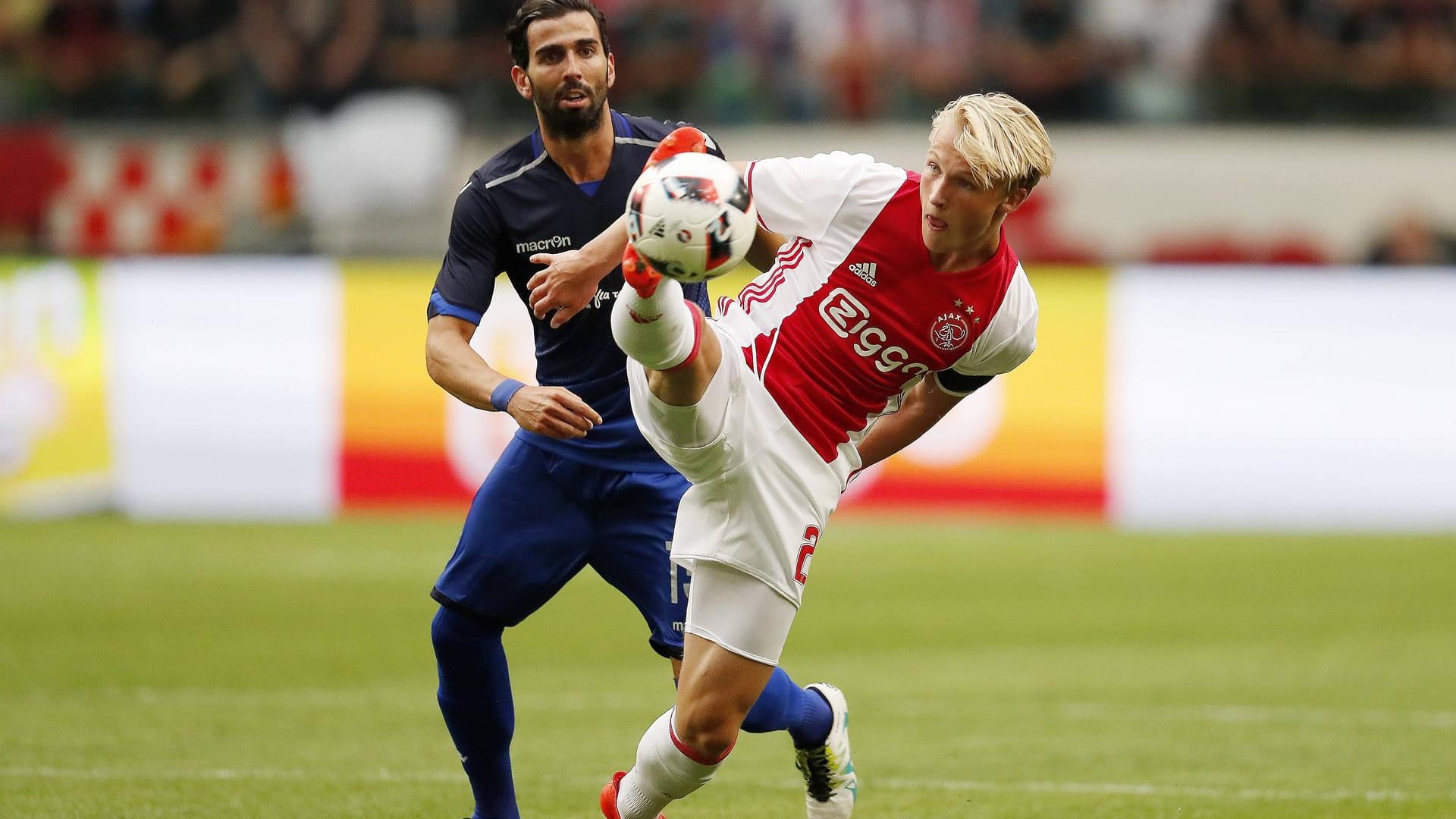 Erfolgreiches Debüt: Dolberg im CL-Quali-Hinspiel gegen PAOK vergangenen Juli. Er traf direkt zum 1:1.