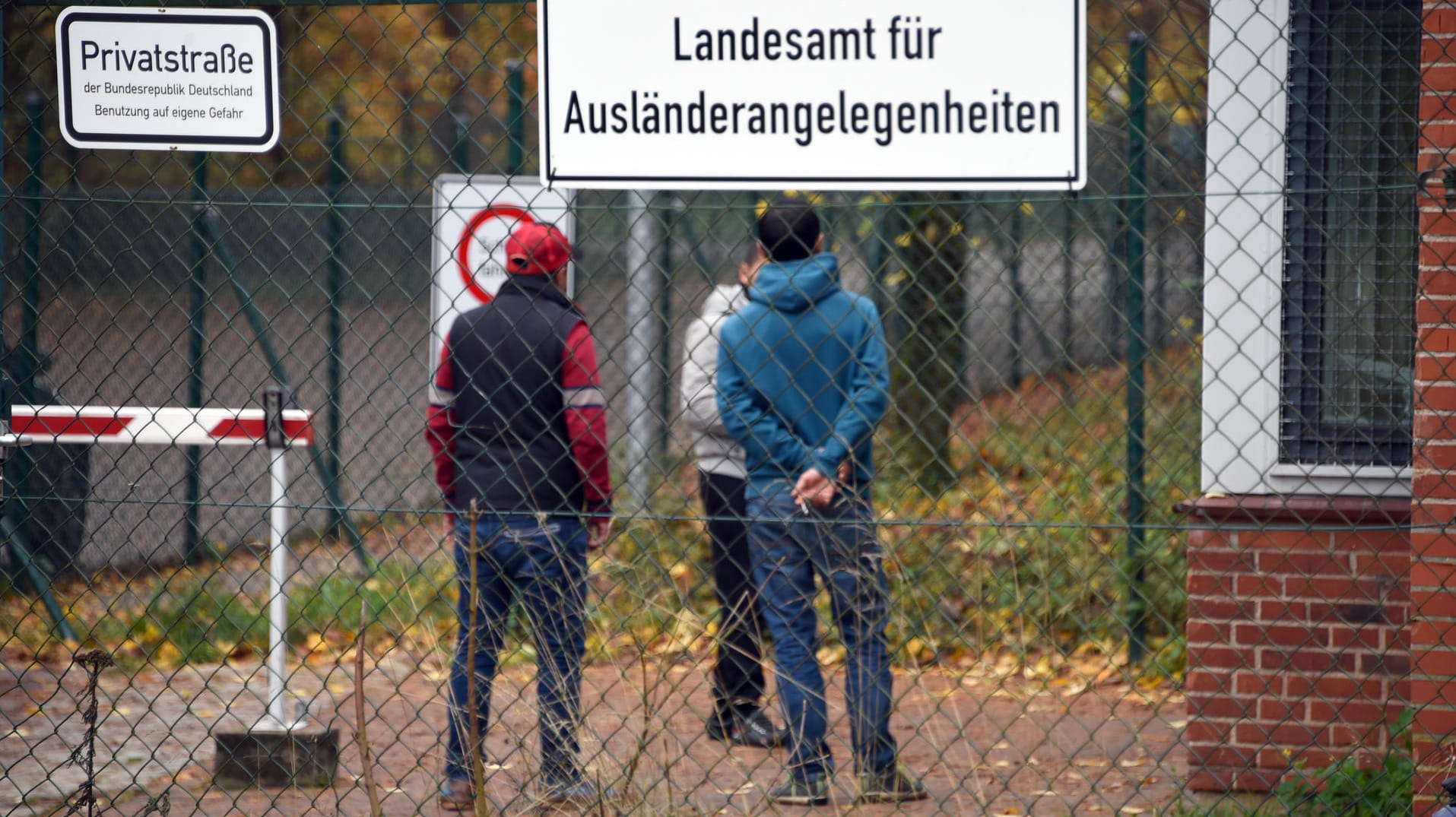 Flüchtlinge bleiben für Deutschland eine Mammutaufgabe. Flüchtlinge bleiben für Deutschland eine Mammutaufgabe.