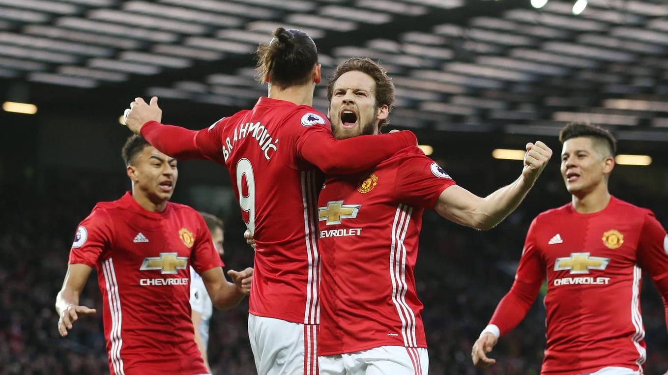 Daley Blind feiert sein Tor gegen Sunderland mit Zlatan Ibrahimovic.