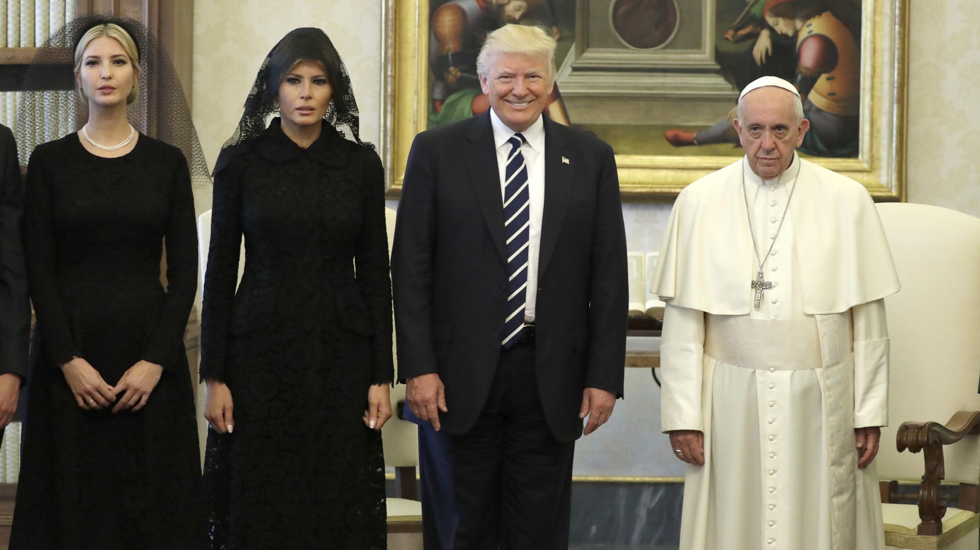 Der Trump-Clan zu Gast bei Papst Franziskus. Der US-Präsident versprach die Worte des geistlichen Führers nicht zu vergessen. Der Trump-Clan zu Gast bei Papst Franziskus. Der US-Präsident versprach die Worte des geistlichen Führers nicht zu vergessen.