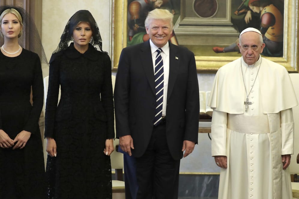 Der Trump-Clan zu Gast bei Papst Franziskus. Der US-Präsident versprach die Worte des geistlichen Führers nicht zu vergessen.