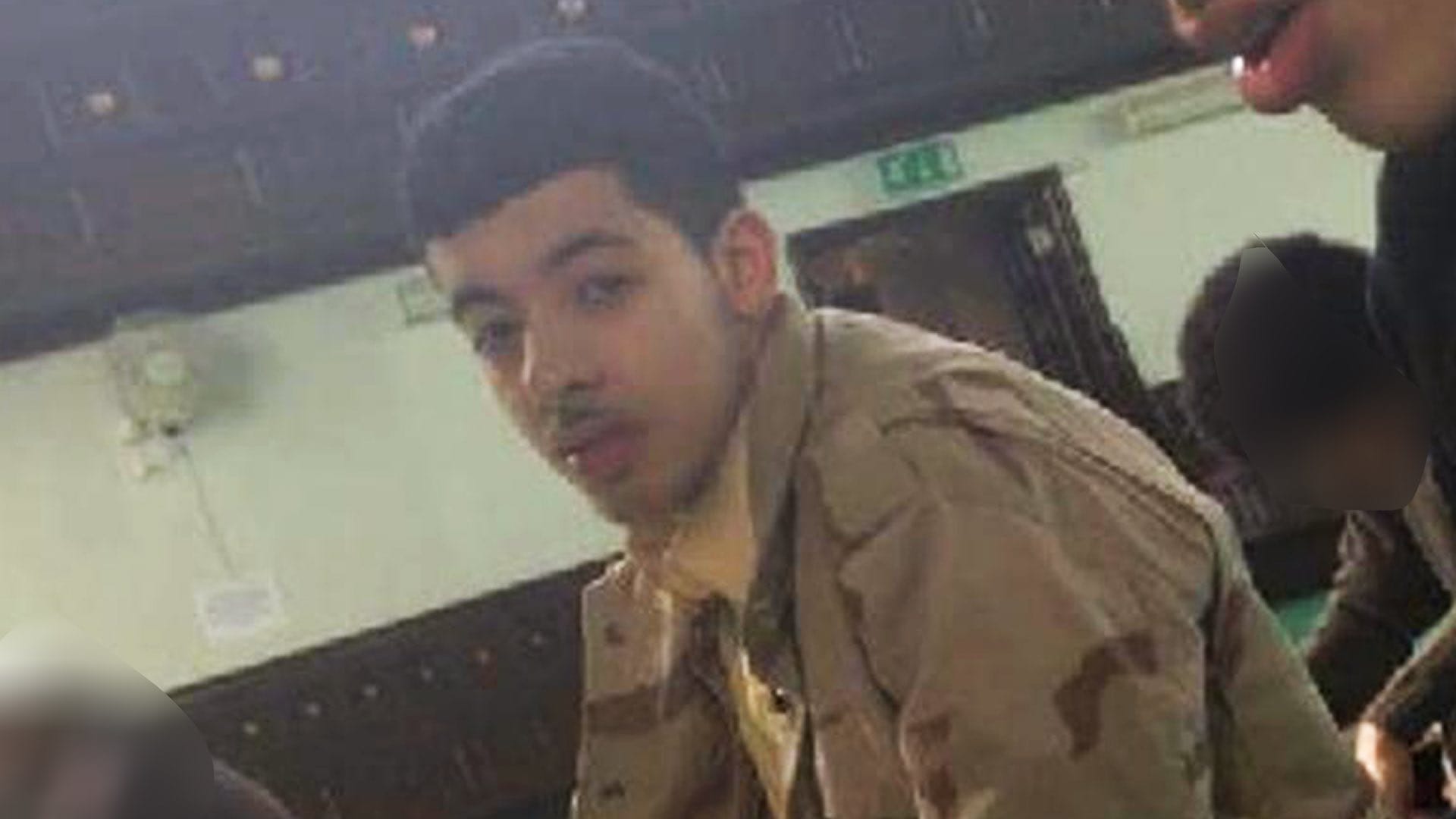 Das Foto zeigt den Attentäter von Manchester, Salman Abedi, vor einigen Jahren in einer Moschee.