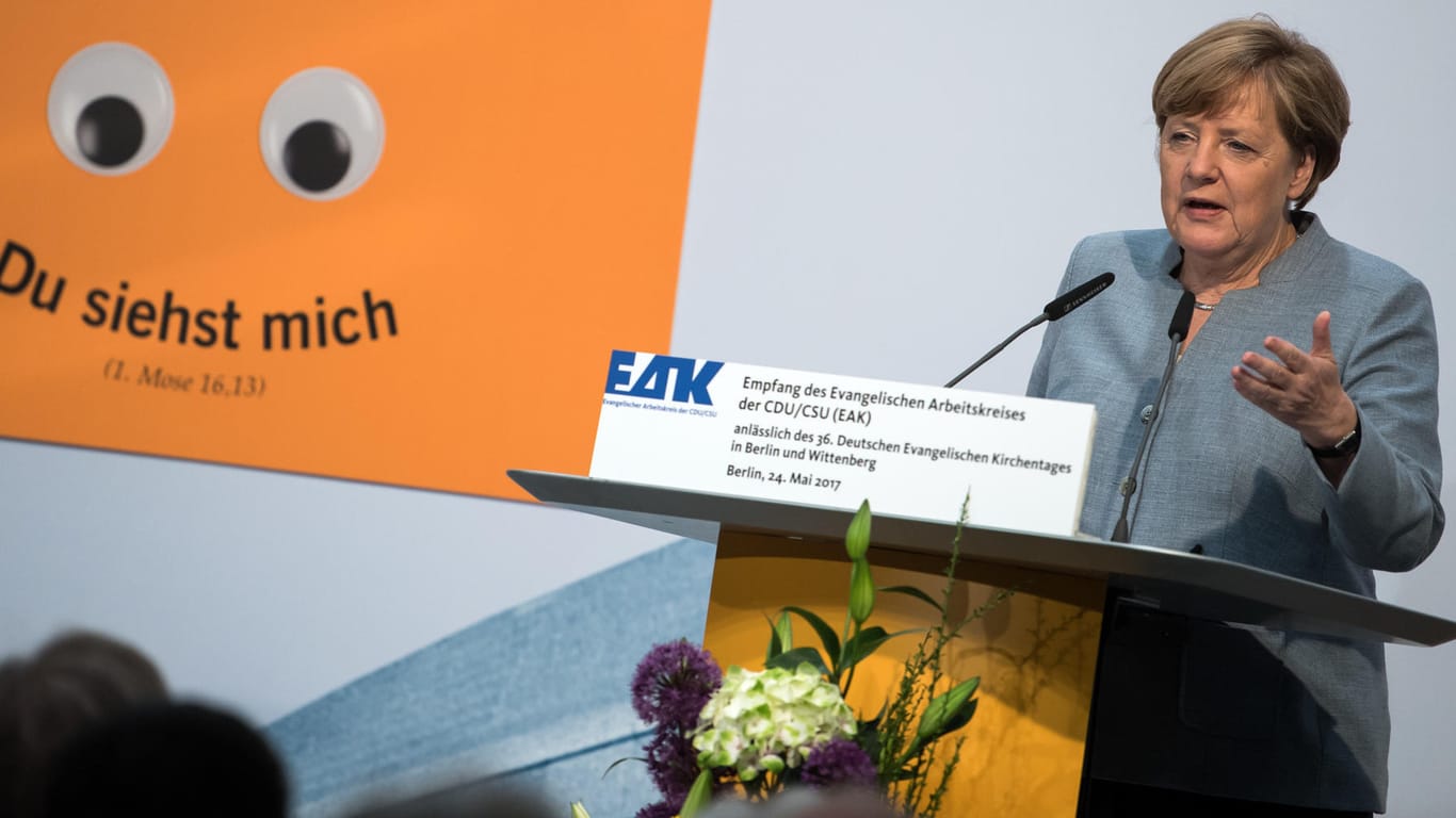 Bundeskanzlerin Angela Merkel spricht bei einem Empfang des Evangelischen Arbeitskreises der CDU/CSU.