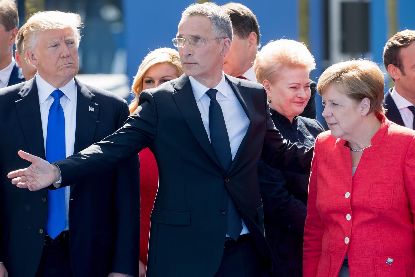 Bundeskanzlerin Angela Merkel, der Präsident der Vereinigten Staaten von Amerika, Donald Trump, und Nato-Generalsekretär Jens Stoltenberg beim Nato-Gipfel.