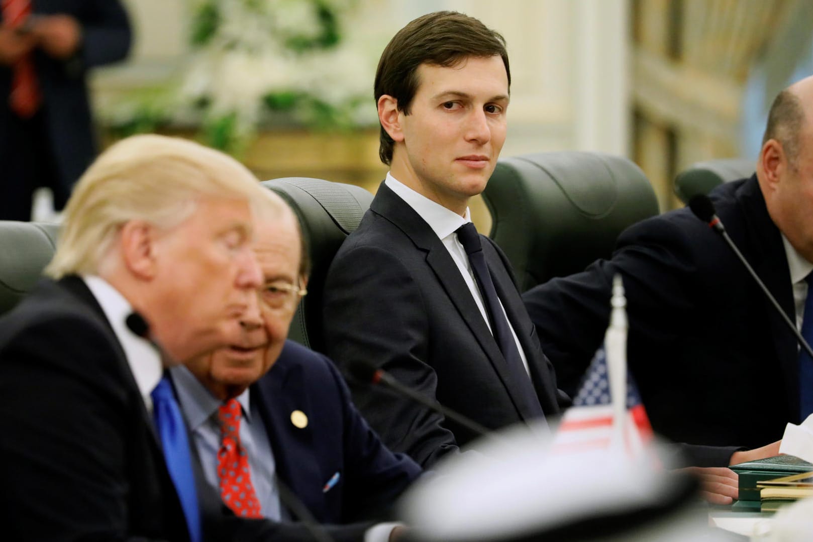 Der enge Berater und Schwiegersohn Jared Kushner ist auch auf der Auslandsreise immer in der Nähe des US-Präsidenten, wie hier bei seiner Station in Saudi Arabien.