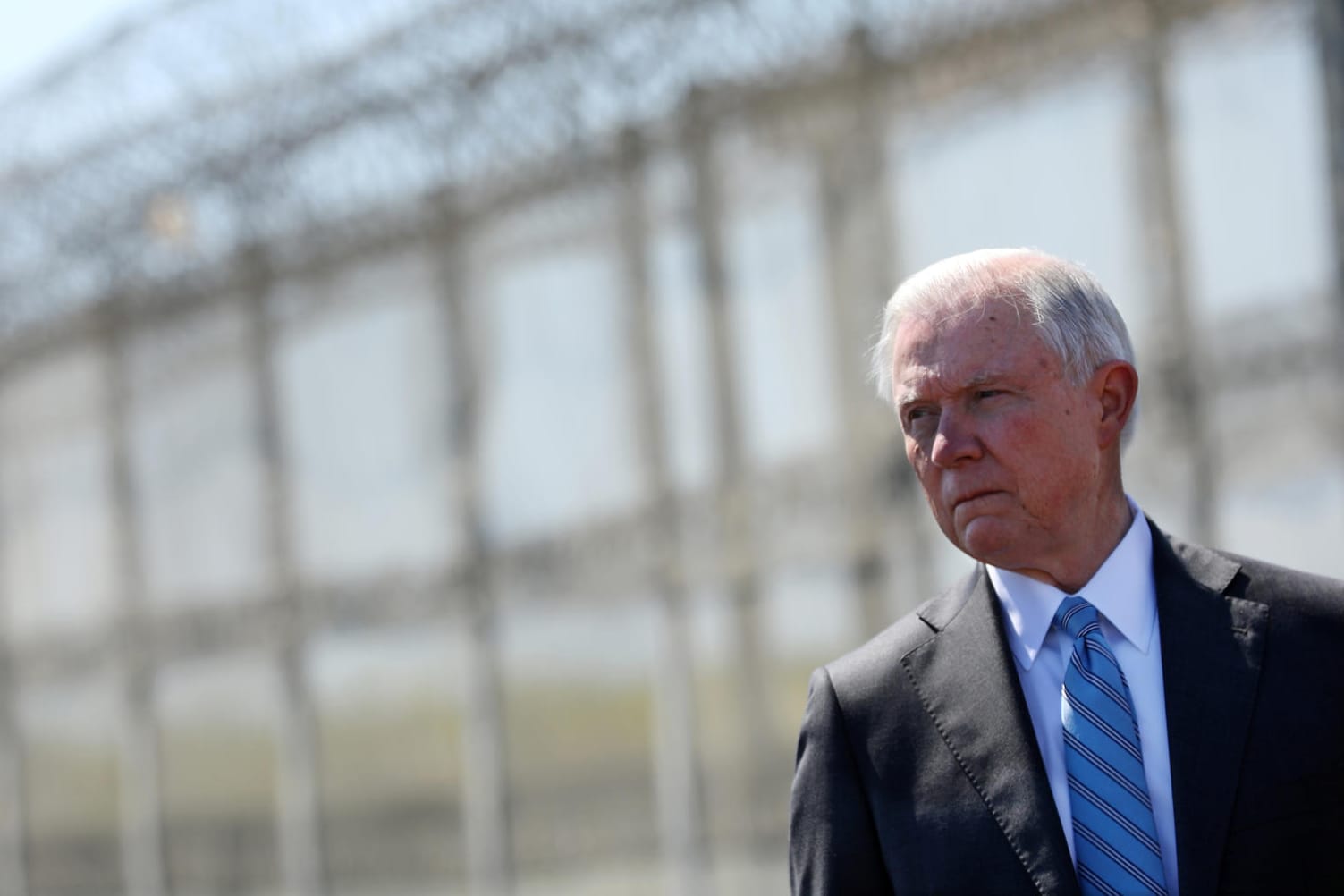 US-Justizminister Jeff Sessions will für das Durchsetzen des Einreisestopps nun bis vor das oberste Gericht ziehen.