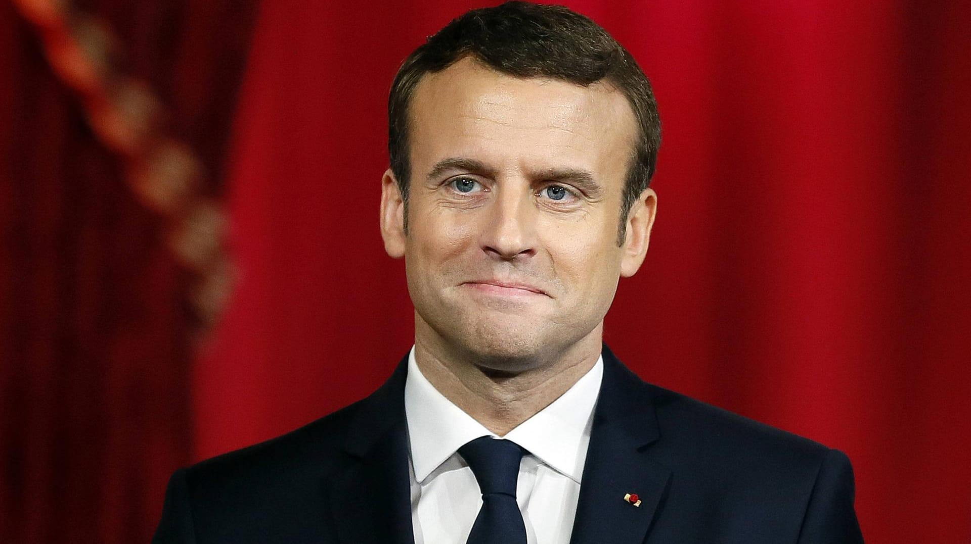Macrons Bewegung kann laut einer Umfrage bei der Parlamentswahl im Juni die absolute Mehrheit erringen. Macrons Bewegung kann laut einer Umfrage bei der Parlamentswahl im Juni die absolute Mehrheit erringen.