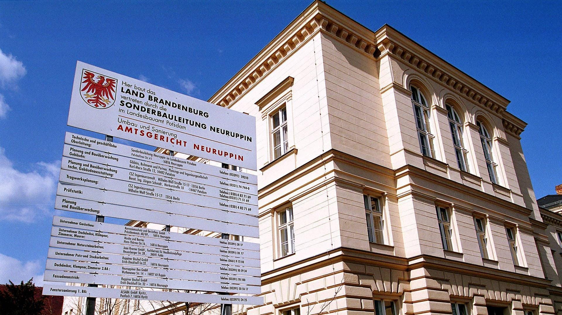 Ein Mann ist im brandenburgischen Neuruppin mit Drogen im Amtsgericht erschienen Ein Mann ist im brandenburgischen Neuruppin mit Drogen im Amtsgericht erschienen