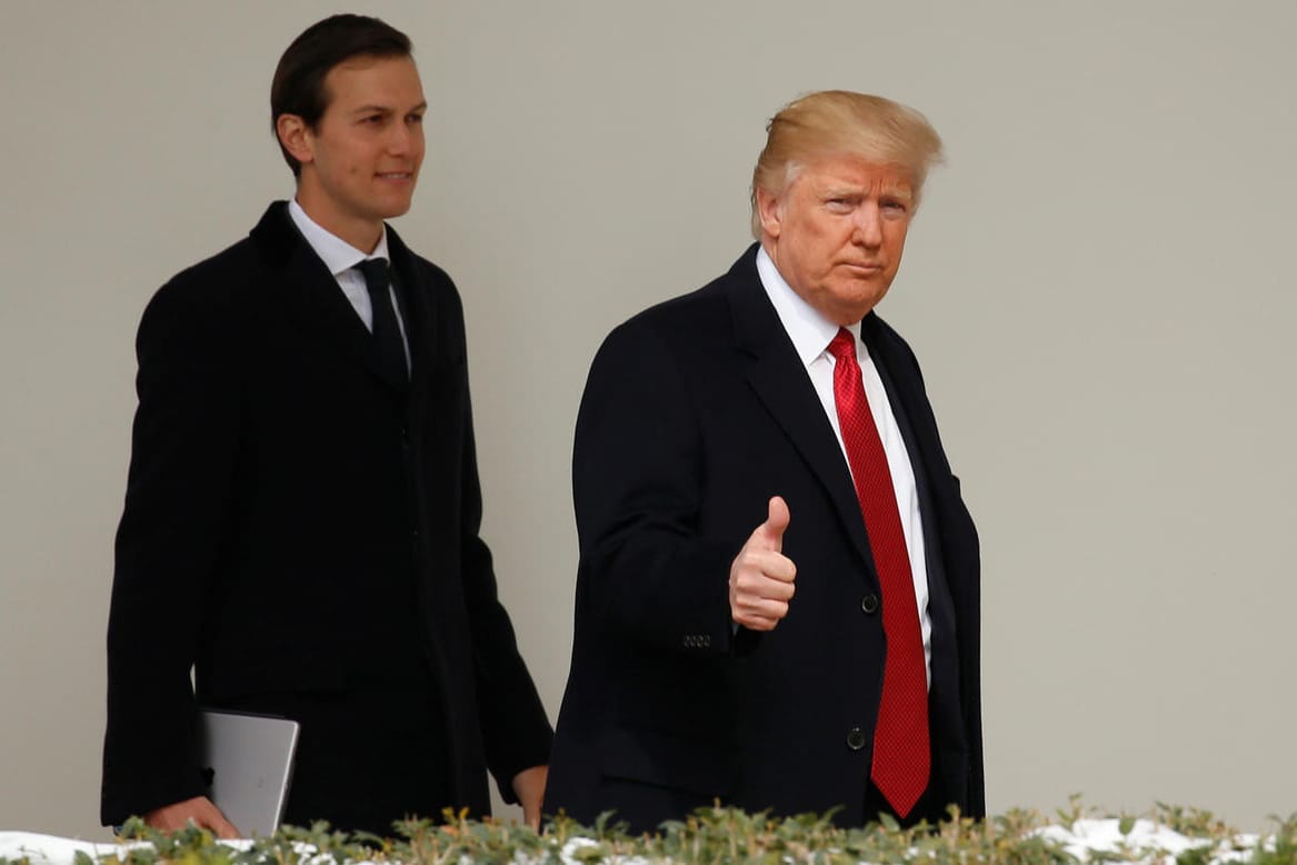 Der US-Präsident und sein Berater - Jared Kushner gerät in der Russland-Affäre immer stärker unter Druck.