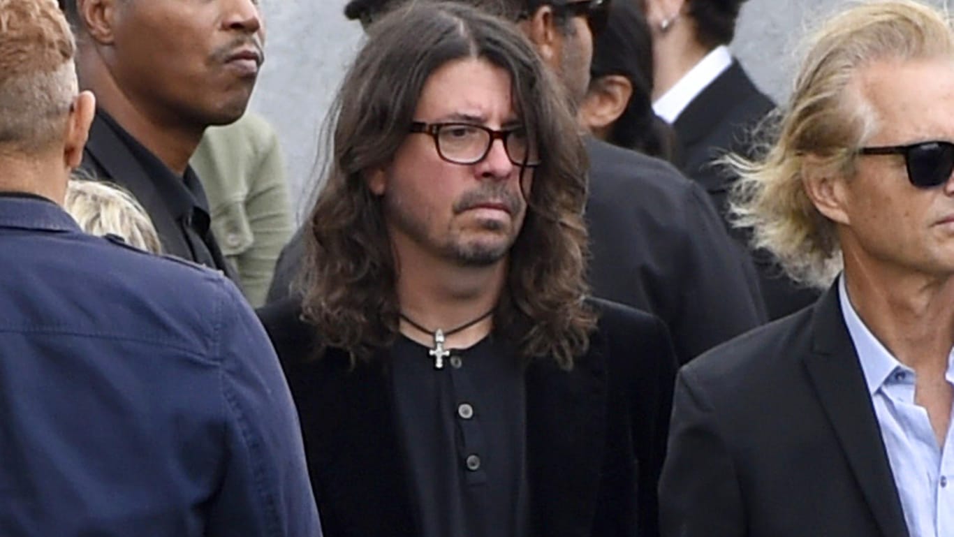 Dave Grohl von den Foo Fighters war auch gekommen um Lebwohl zu sagen.