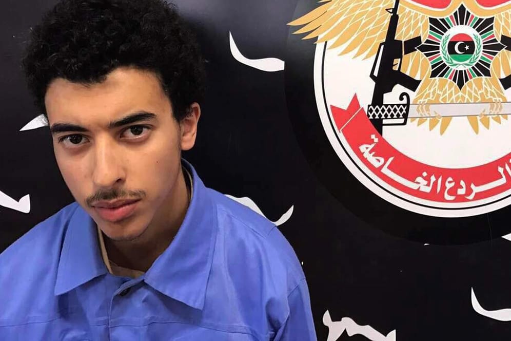 Das Bild zeigt Hashim Ramadan Abedi, den jüngeren Bruder des Manchester-Attentäters Salman Abedi, nach seiner Festnahme in Libyen.