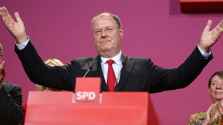 Der ehemalige Kanzlerkandidat Peer Steinbrück hat mit seinen Aussagen zum Schulz-Wahlkampf viele in der SPD verärgert. (Archiv)