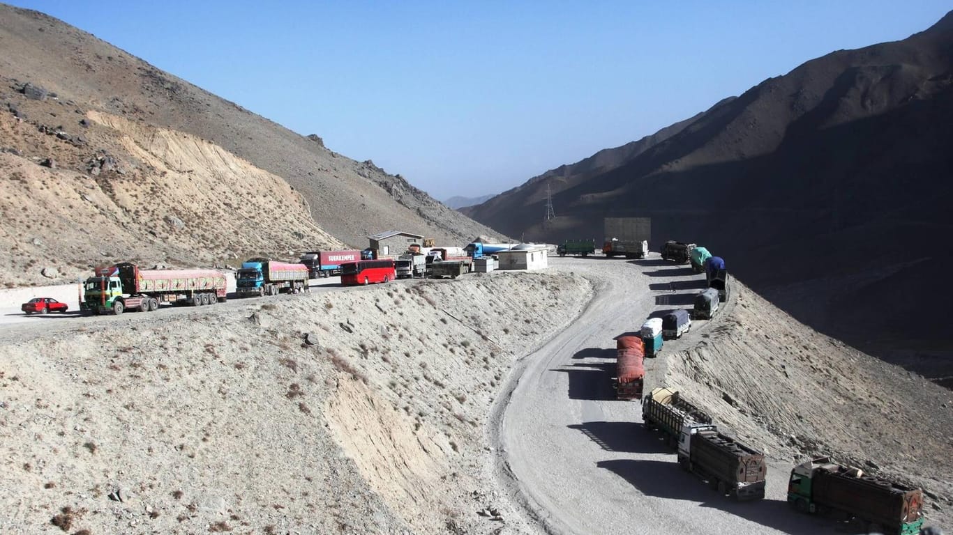 Auf der Verbindung von Kabul nach Parwan gibt es immer wieder schwere Unfälle.