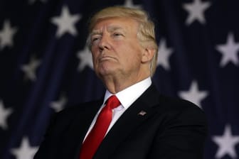 Donald Trump plant ein Krisenzentrum ("War Room") im Weißen Haus zur Bewältigung der wachsenden politischen und juristischen Herausforderungen.