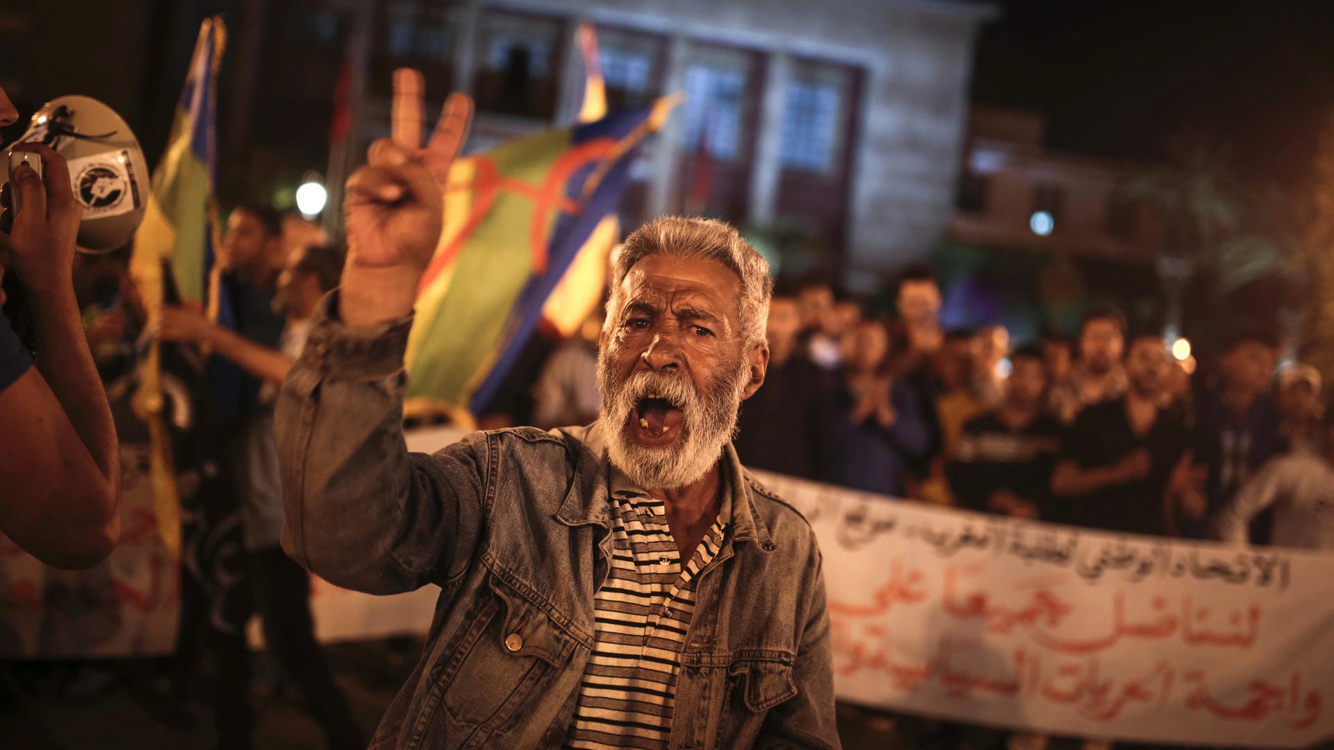 Hunderte Menschen gingen erneut in Al-Hoceima und anderen Städten auf die Straße. Hunderte Menschen gingen erneut in Al-Hoceima und anderen Städten auf die Straße.
