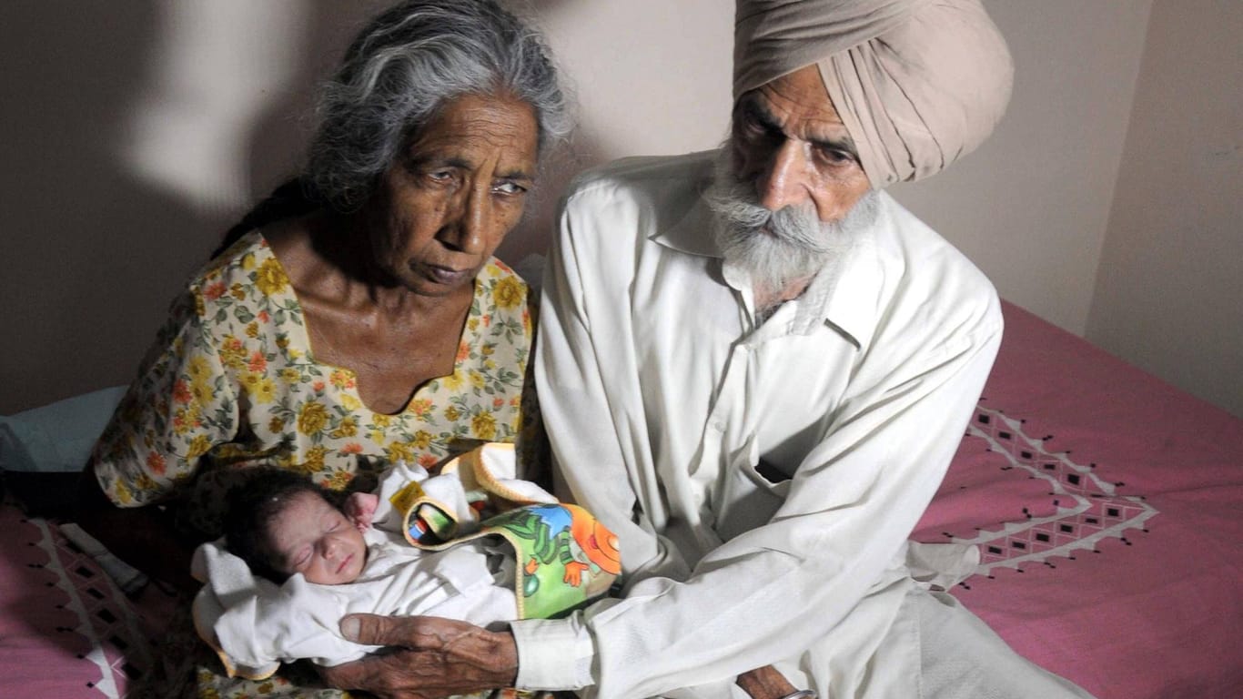 Im April 2016 wurde die 70-jährige Inderin Daljinder Kaur zum ersten Mal Mutter