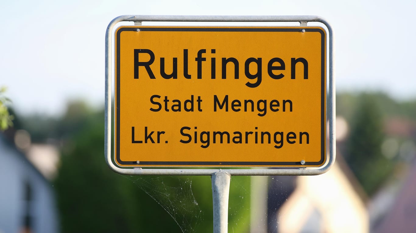 In Rulfingen (Baden-Württemberg) hat ein Jugendlicher ein totes Baby in einem Heulager gefunden.