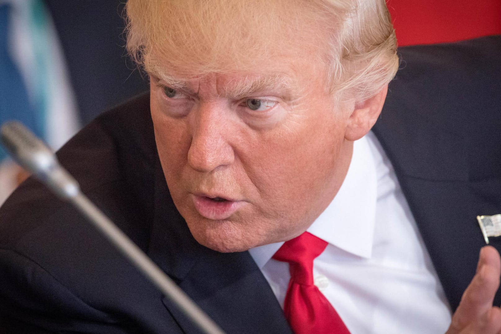 Donald Trump stellt mehrere Top-Anwälte an, um die Russland-Affäre zu bewältigen.