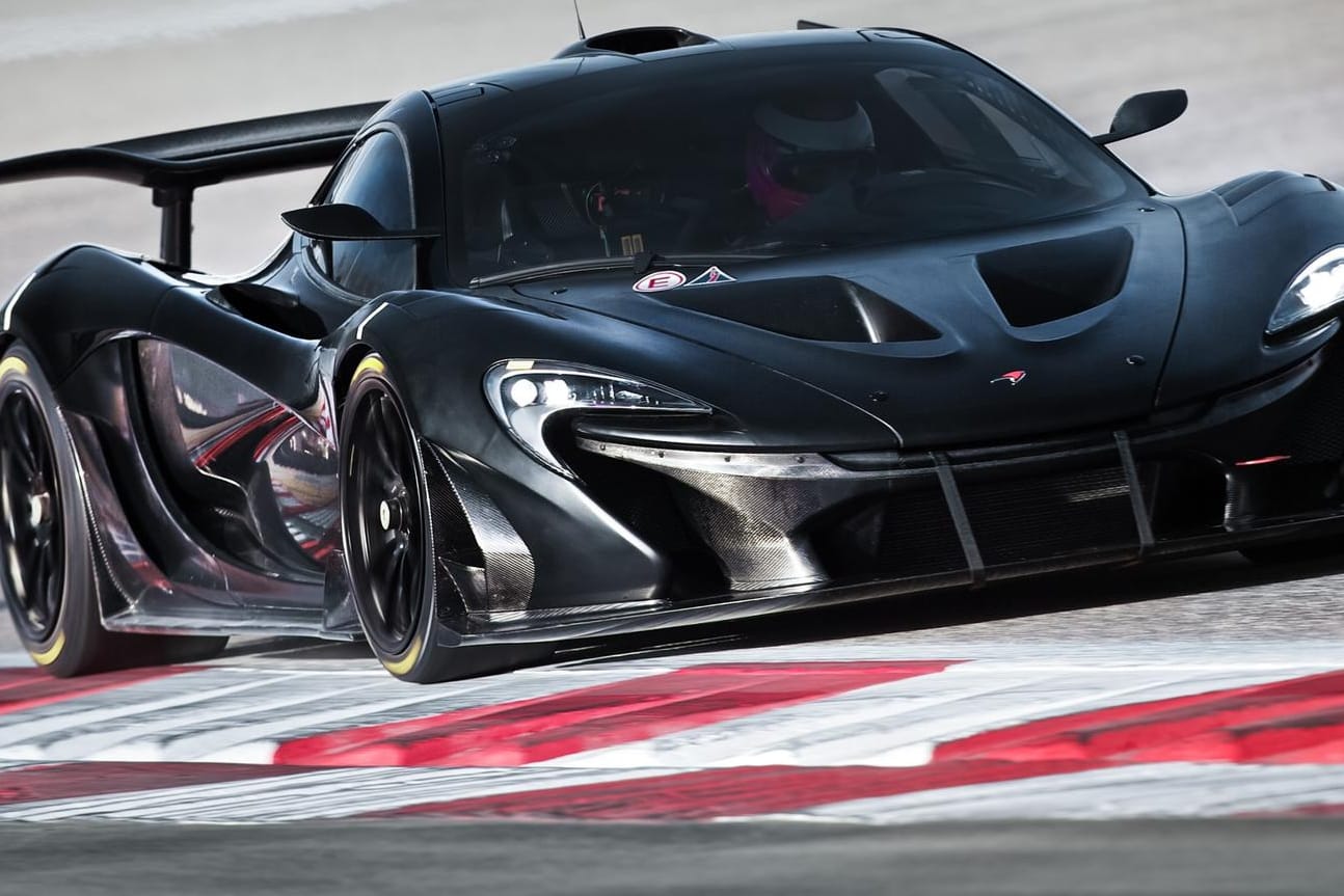 Mit dem McLaren P1 LM steht nun ein Hybrid ganz oben auf dem Podium – dahinter ein reines Elektroauto und ein reiner Benziner.