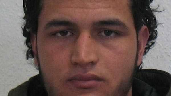 Anis Amri hatte am 19. Dezember 2016 einen Lastwagen auf den Weihnachtsmarkt an der Berliner Gedächtniskirche gesteuert und zwölf Menschen getötet. Anis Amri hatte am 19. Dezember 2016 einen Lastwagen auf den Weihnachtsmarkt an der Berliner Gedächtniskirche gesteuert und zwölf Menschen getötet.