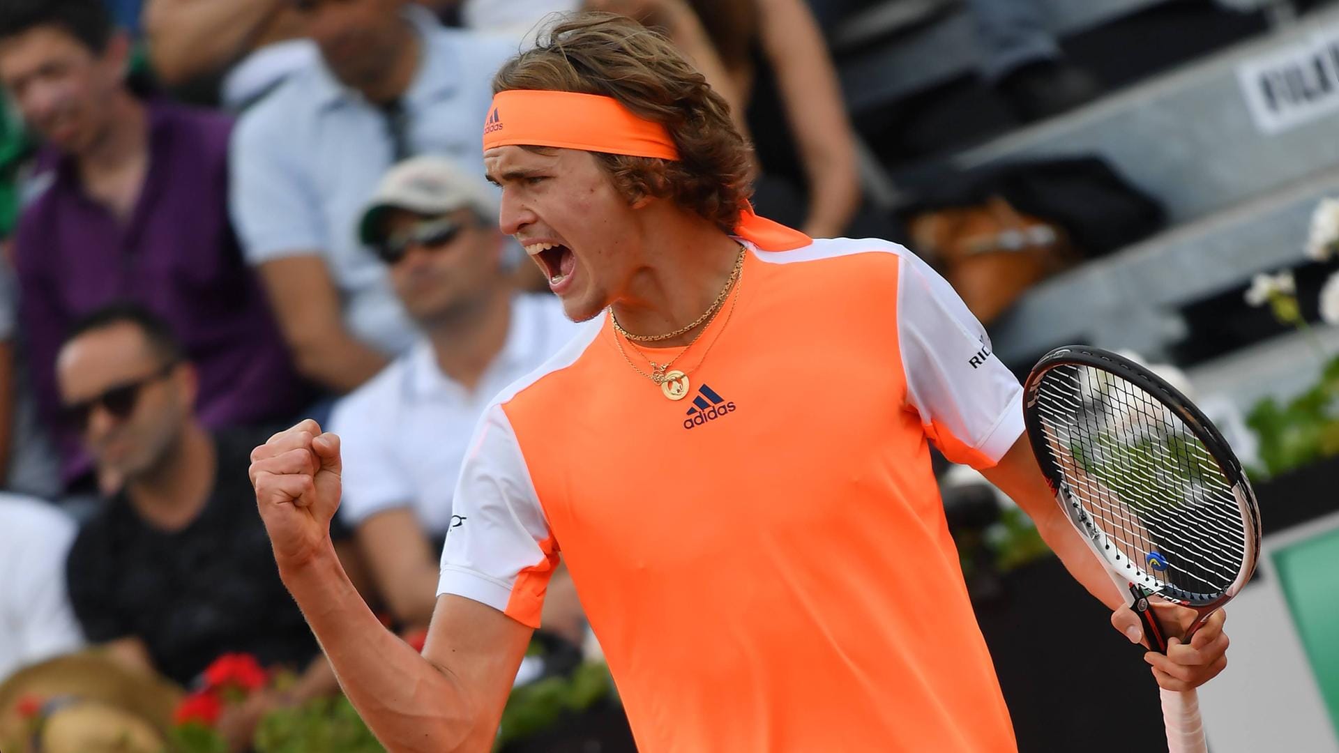 Alexander Zverev bezwang beim ATP-Masters in Rom im Finale den ehemaligen Weltranglistenersten Novak Djokovic. Alexander Zverev bezwang beim ATP-Masters in Rom im Finale den ehemaligen Weltranglistenersten Novak Djokovic.