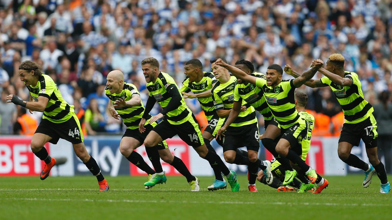 Aufstieg: Die Huddersfield-Spieler jubeln nach dem Elfmeterschießen.