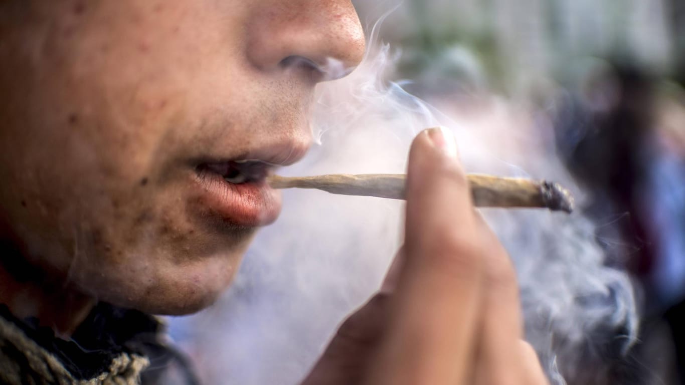 Einige dieser neuen Drogen lassen sich auch in einem Joint rauchen.