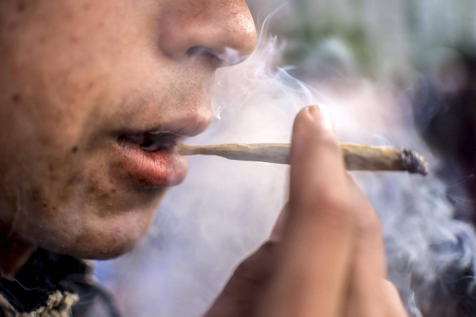 Einige dieser neuen Drogen lassen sich auch in einem Joint rauchen.