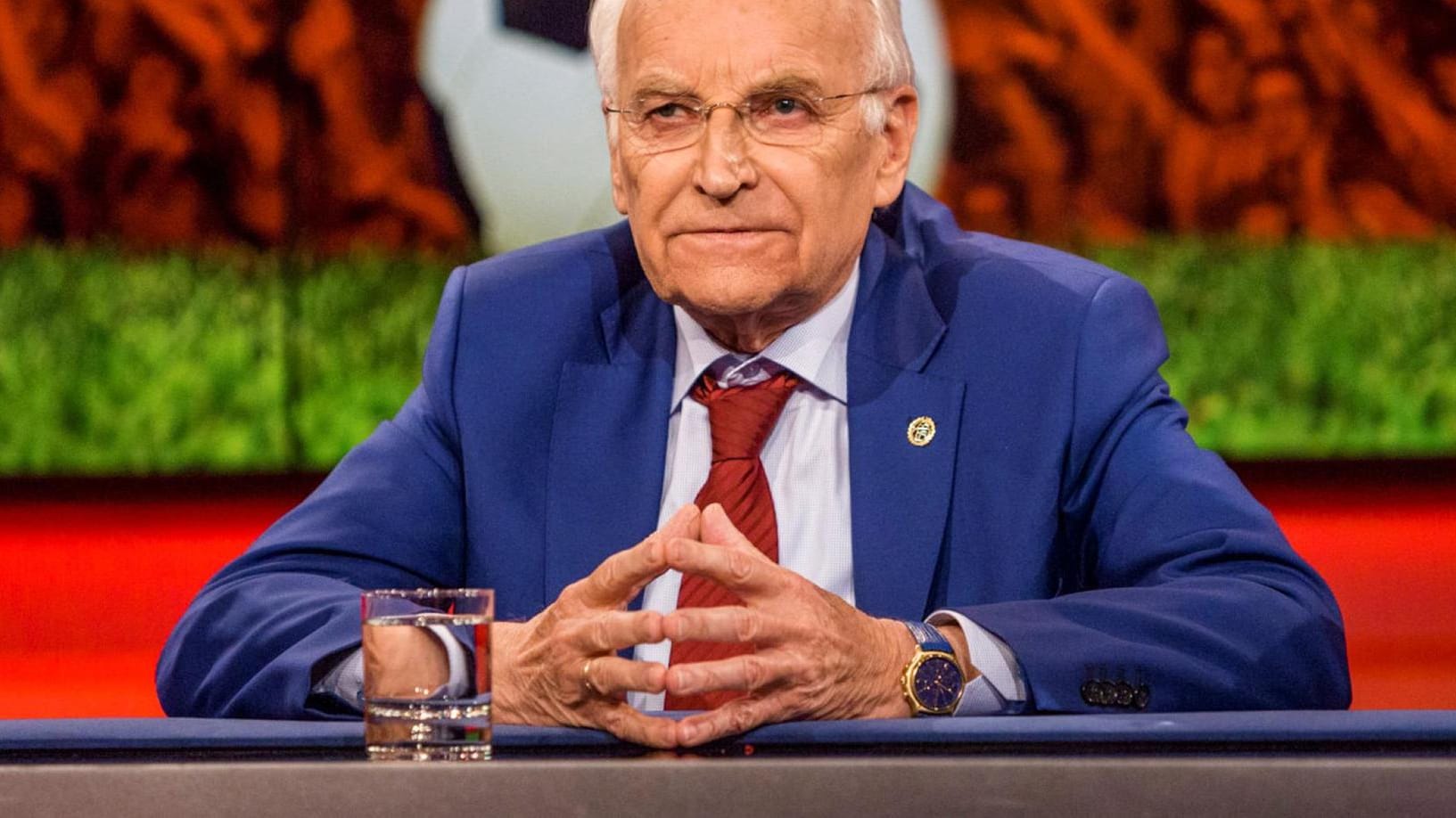 Ex-Ministerpräsident Edmund Stoiber hatte zum Thema Fußball viel zu sagen.