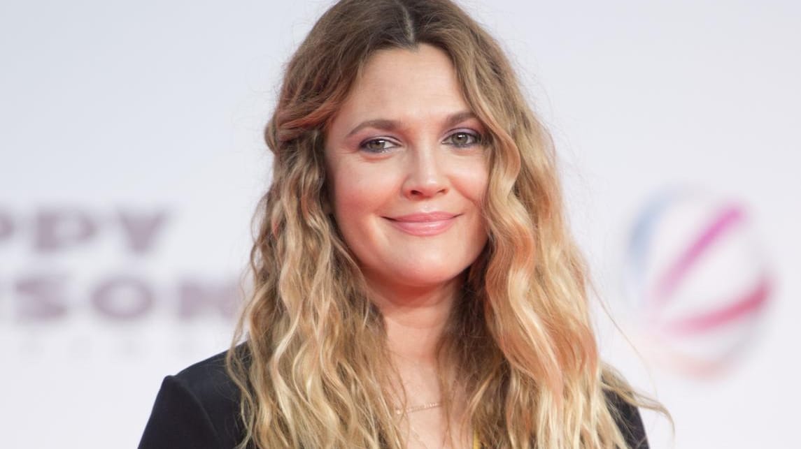 Drew Barrymore stellt sich jetzt dem Schönheitswahn entgegen.