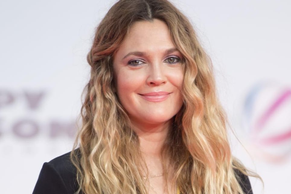 Drew Barrymore stellt sich jetzt dem Schönheitswahn entgegen.