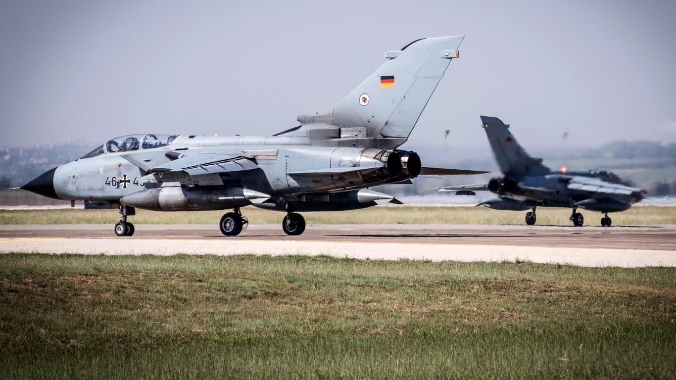 Kampfflugzeuge vom Typ Tornado der Bundeswehr auf der Air Base in Incirlik.