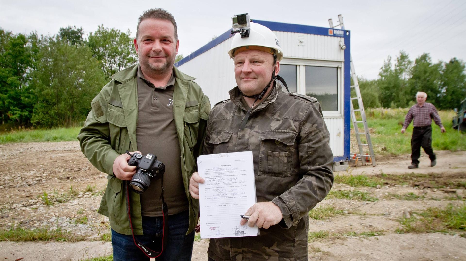 Hobbyhistoriker Andreas Richter und Piotr Koper haben bereits 15 000 Euro in die Schatzsuche investiert Hobbyhistoriker Andreas Richter und Piotr Koper haben bereits 15 000 Euro in die Schatzsuche investiert