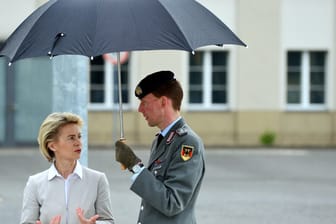 Verteidigungsministerin Ursula von der Leyen will die Kontrolle über den Militärischen Abschirmdienst übernehmen.