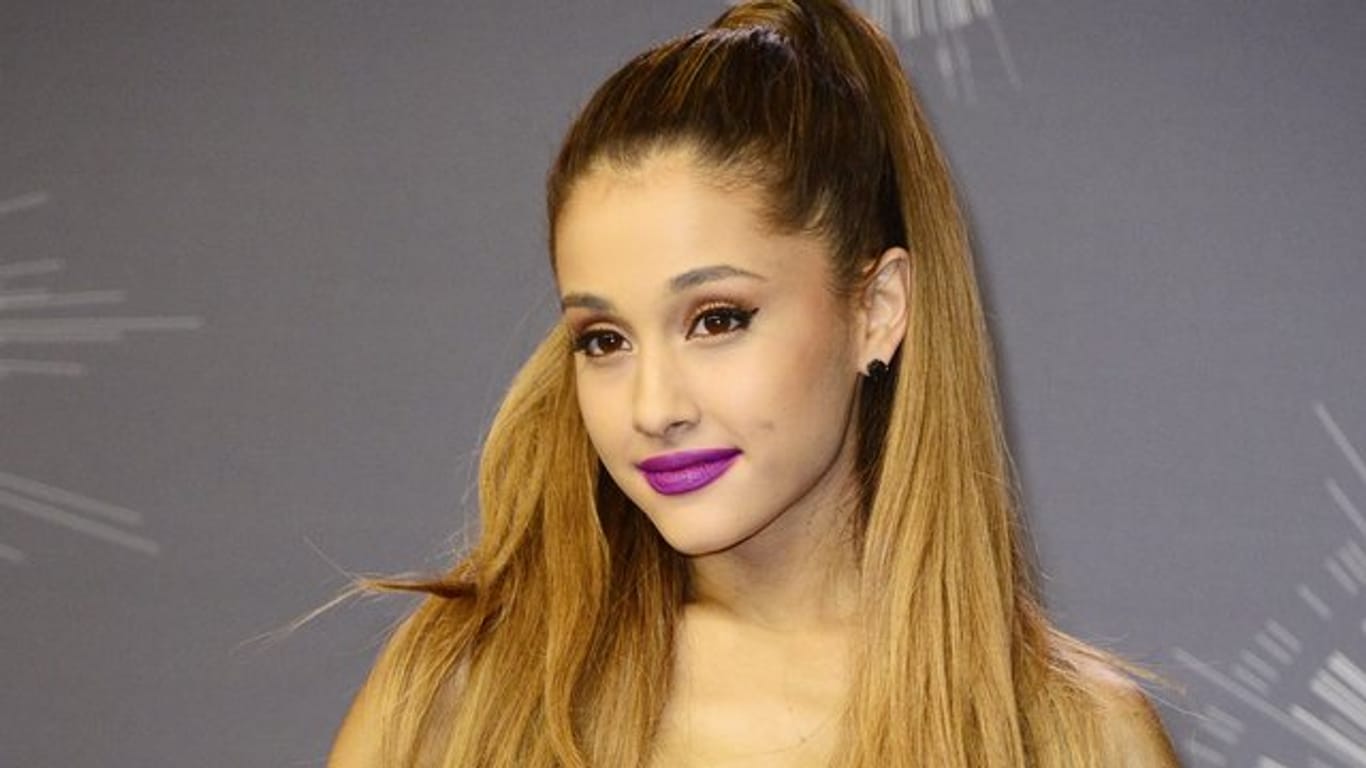 Ariana Grande kündigt ein Benefizkonzert in Manchester an.