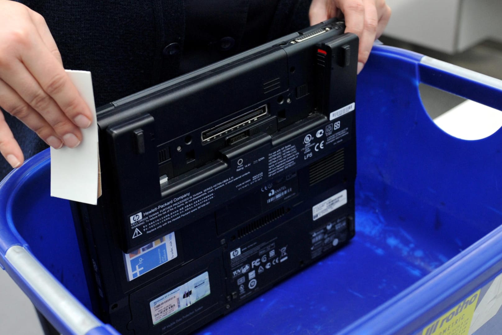 Laptops dürfen auch künftig mit in die Kabine genommen werden auf Flügen in die USA aus Europa.