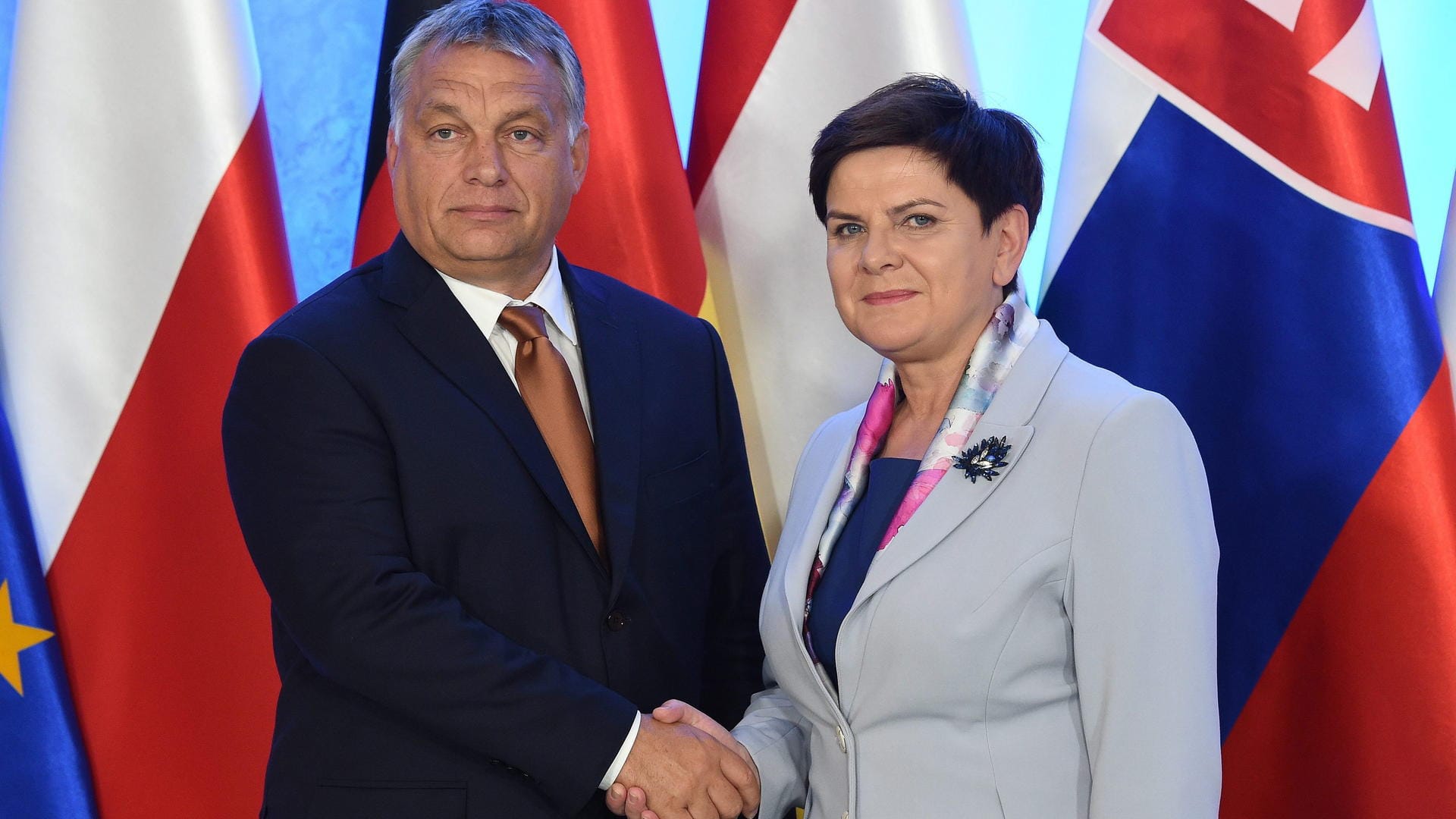 Die polnische Premierministerin Beata Szydlo heißt den ungarischen Premierminister Viktor Orban willkommen.