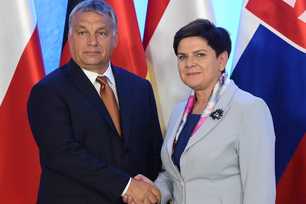 Die polnische Premierministerin Beata Szydlo heißt den ungarischen Premierminister Viktor Orban willkommen.