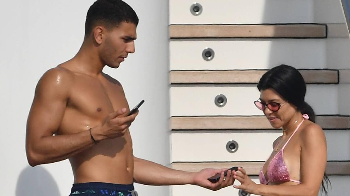 Kourtney Kardashians Traumkörper kommt auch bei ihrem Toyboy Younes Bendjima gut an.