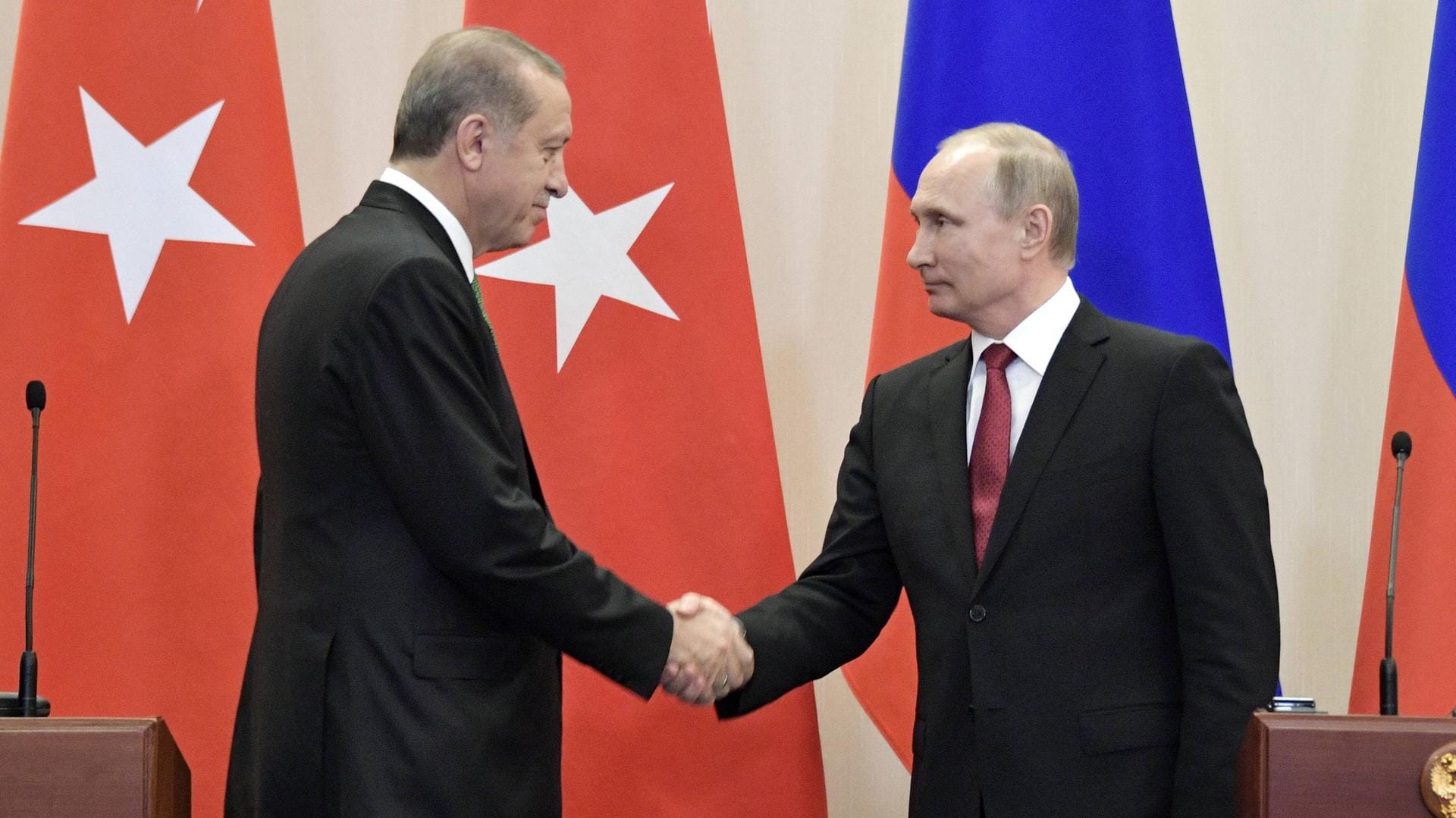 Bereits Anfang Mai erklärte Wladimir Putin (rechts), dass Russland bereit sei, alle Sanktionen gegen die Türkei in nächster Zeit aufzuheben (Archiv). Bereits Anfang Mai erklärte Wladimir Putin (rechts), dass Russland bereit sei, alle Sanktionen gegen die Türkei in nächster Zeit aufzuheben (Archiv).
