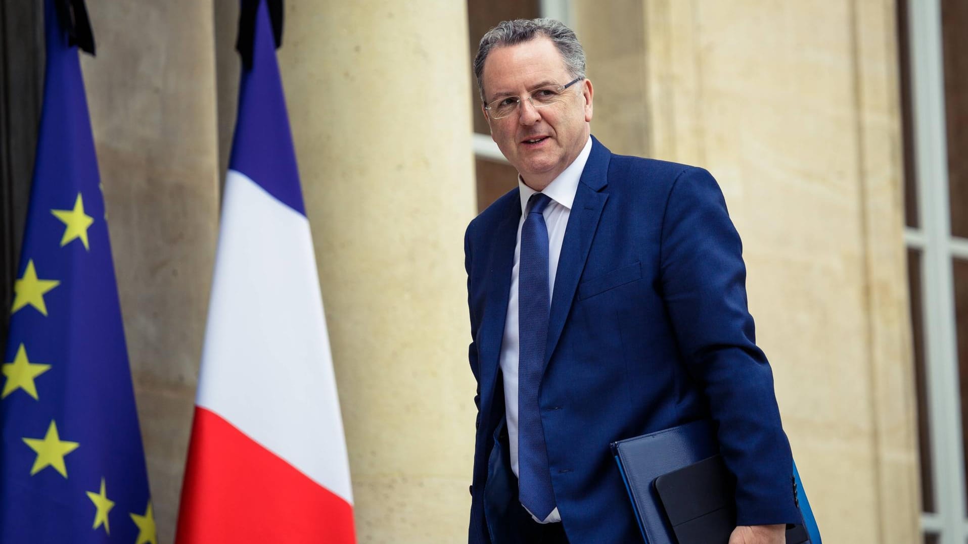 Wohnungs- und Städtebauminister Richard Ferrand soll seine Lebensgefährtin bei einer Immobilienvermietung bevorzugt haben. Wohnungs- und Städtebauminister Richard Ferrand soll seine Lebensgefährtin bei einer Immobilienvermietung bevorzugt haben.